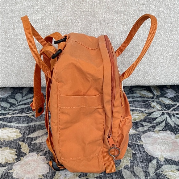 Fjallraven Kånken Orange Backpack Classic - Picture 2 of 8